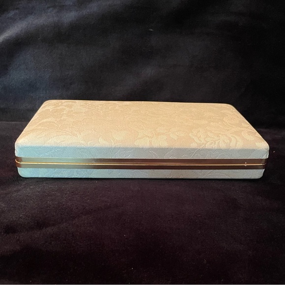 Vintage 1970 Rare Mele White Lacey Floral Hard Cover Travel Jewelry/Cufflink Box - Picture 4 of 6